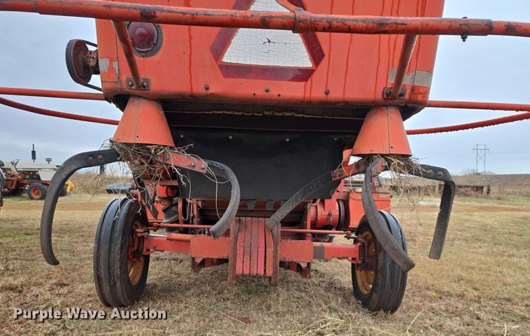image for item ET5342 Massey Ferguson 410 combine