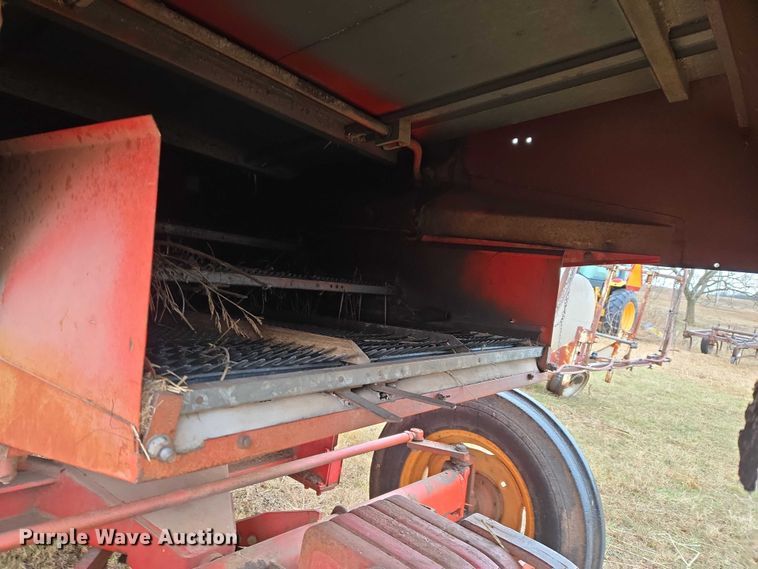 image for item ET5342 Massey Ferguson 410 combine