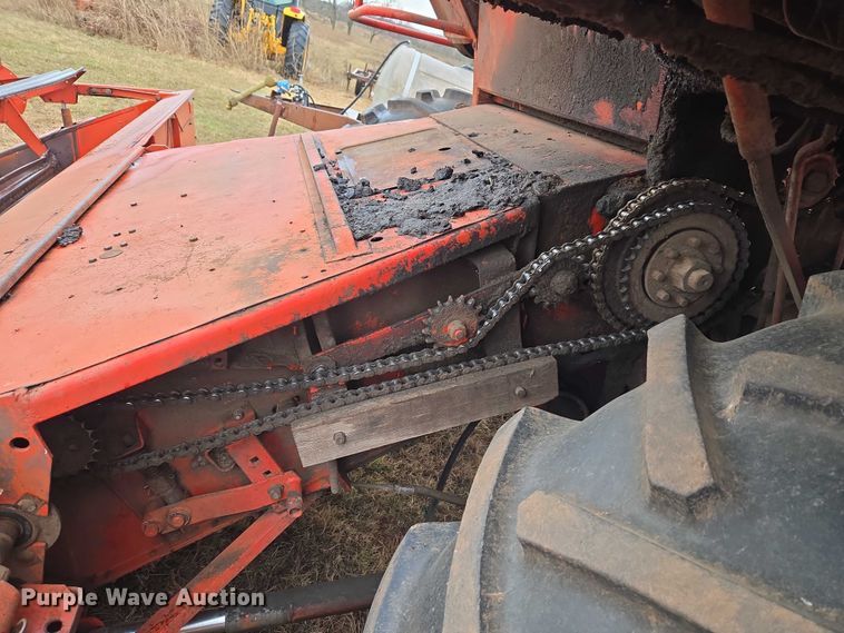 image for item ET5342 Massey Ferguson 410 combine