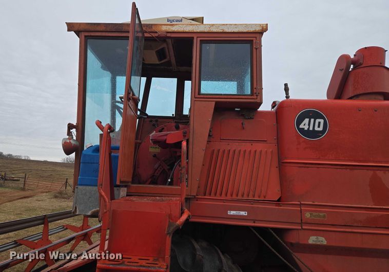 image for item ET5342 Massey Ferguson 410 combine