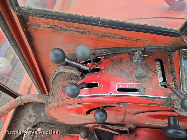 image for item ET5342 Massey Ferguson 410 combine