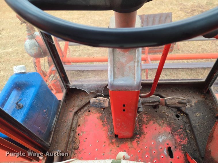 image for item ET5342 Massey Ferguson 410 combine