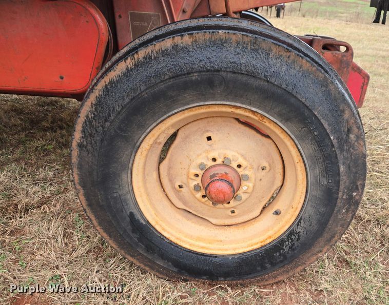 image for item ET5342 Massey Ferguson 410 combine