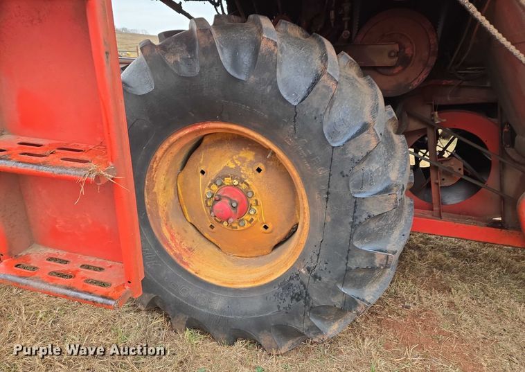 image for item ET5342 Massey Ferguson 410 combine