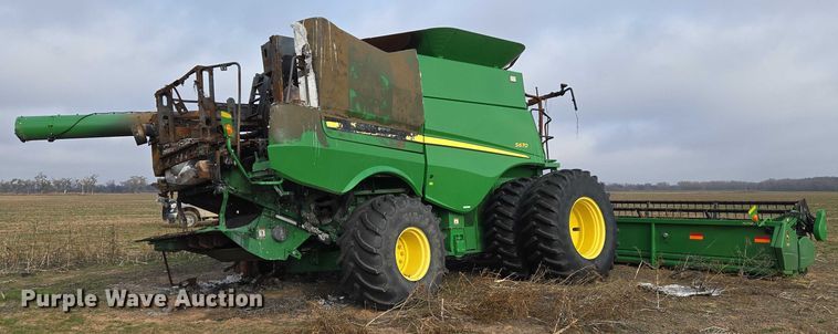 image for item ET5372 2014 John Deere S670 STS combine