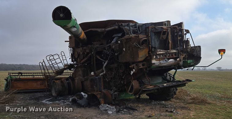 image for item ET5372 2014 John Deere S670 STS combine