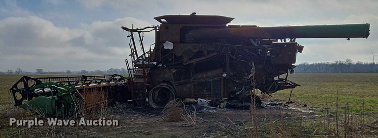 image for item ET5372 2014 John Deere S670 STS combine