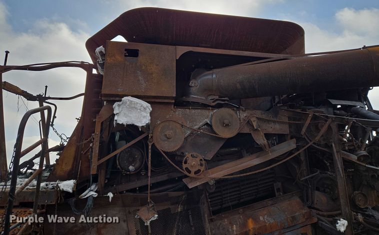 image for item ET5372 2014 John Deere S670 STS combine