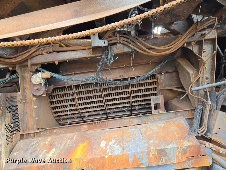 image for item ET5372 2014 John Deere S670 STS combine