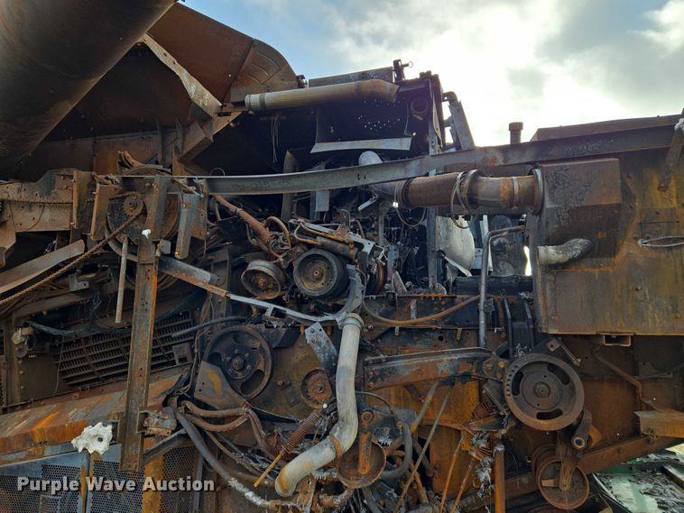 image for item ET5372 2014 John Deere S670 STS combine