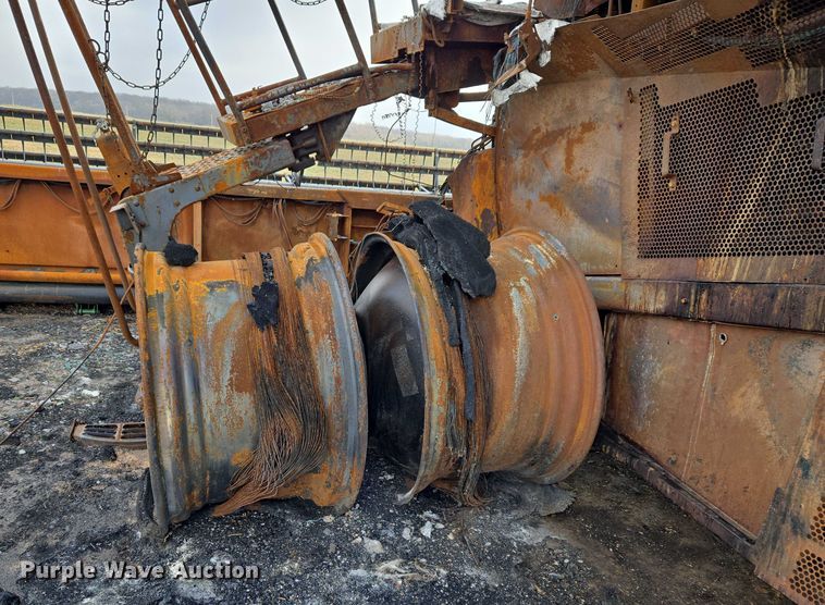 image for item ET5372 2014 John Deere S670 STS combine