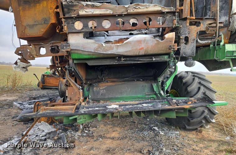 image for item ET5372 2014 John Deere S670 STS combine