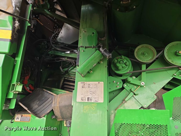 image for item ET5372 2014 John Deere S670 STS combine