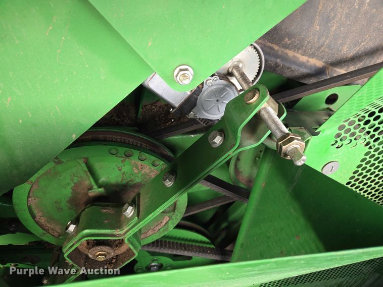 image for item ET5372 2014 John Deere S670 STS combine