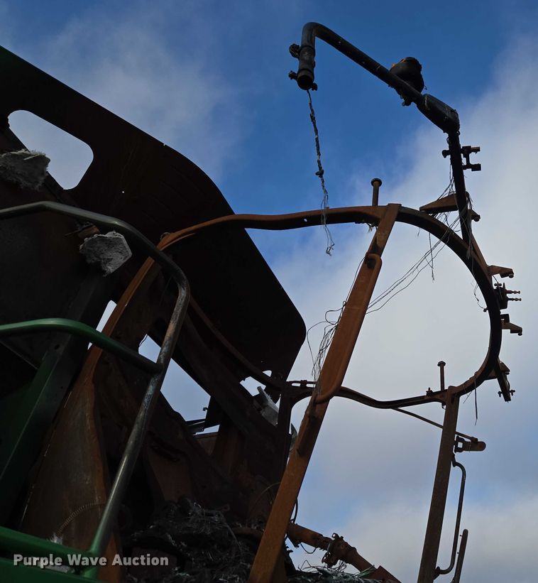 image for item ET5372 2014 John Deere S670 STS combine