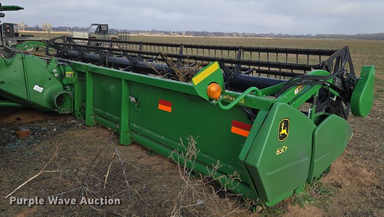 image for item ET5372 2014 John Deere S670 STS combine
