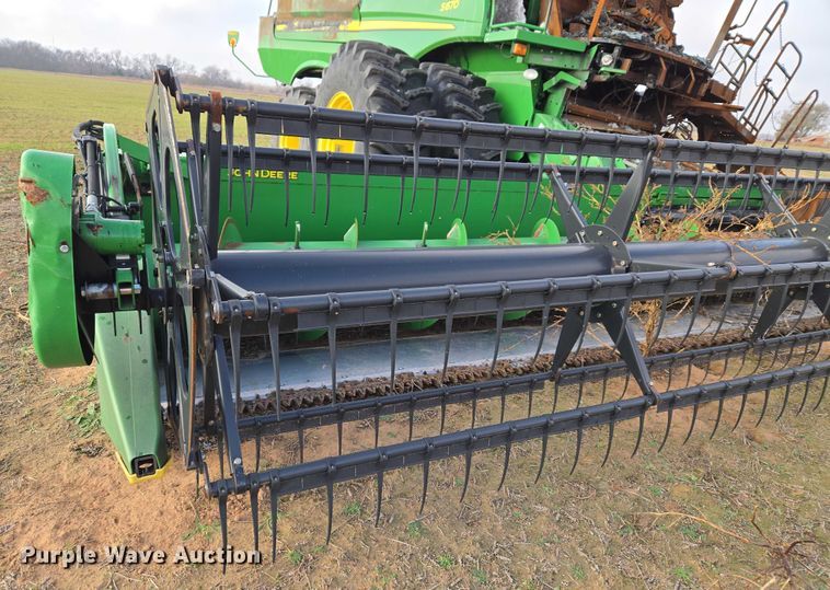image for item ET5372 2014 John Deere S670 STS combine