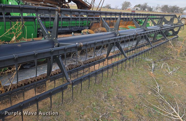 image for item ET5372 2014 John Deere S670 STS combine