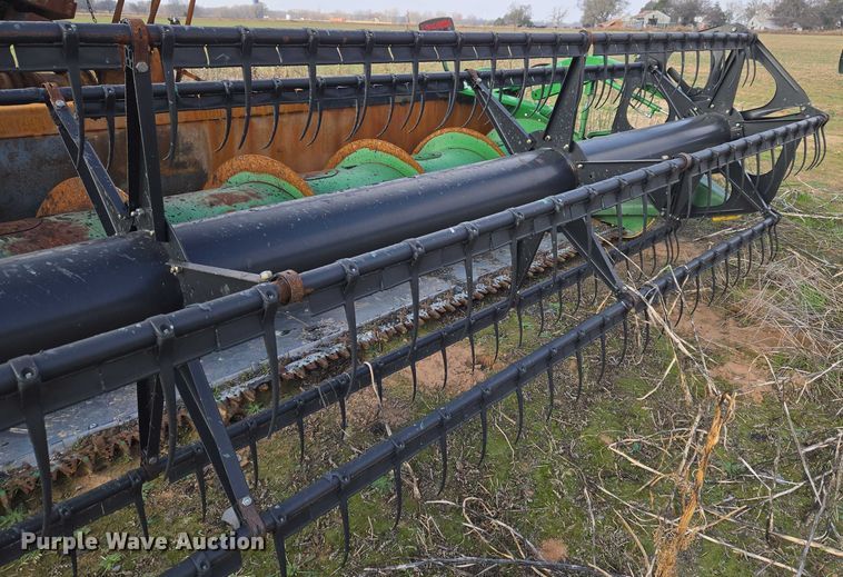 image for item ET5372 2014 John Deere S670 STS combine