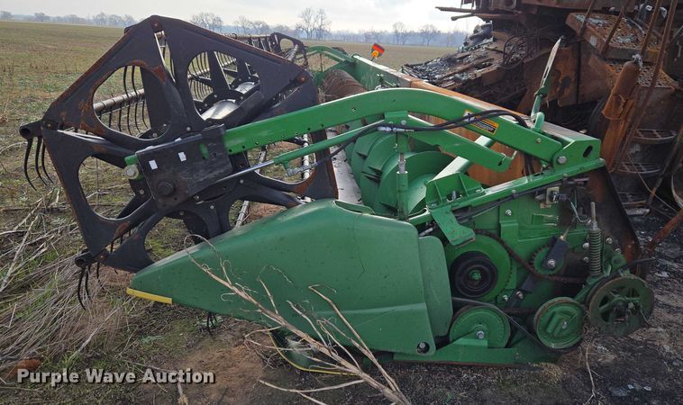 image for item ET5372 2014 John Deere S670 STS combine