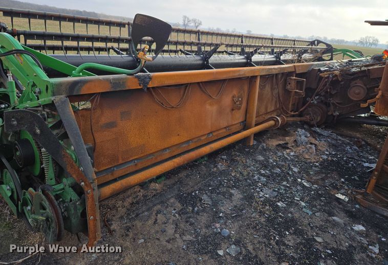 image for item ET5372 2014 John Deere S670 STS combine