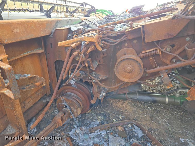 image for item ET5372 2014 John Deere S670 STS combine