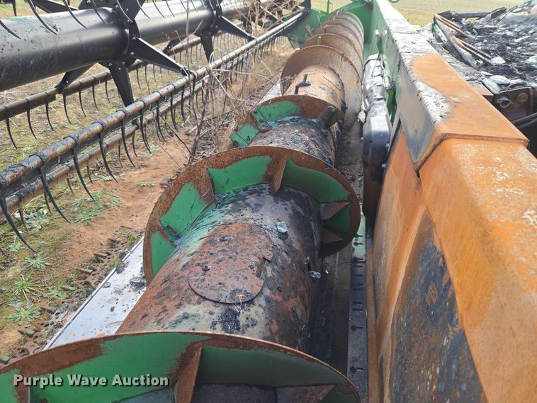 image for item ET5372 2014 John Deere S670 STS combine