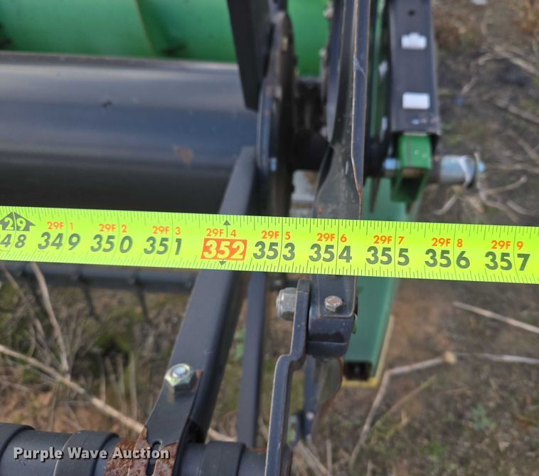 image for item ET5372 2014 John Deere S670 STS combine