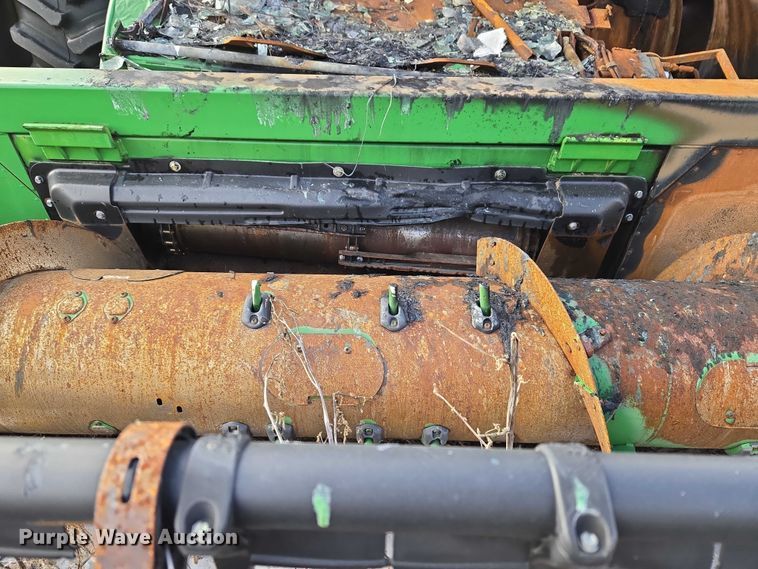 image for item ET5372 2014 John Deere S670 STS combine