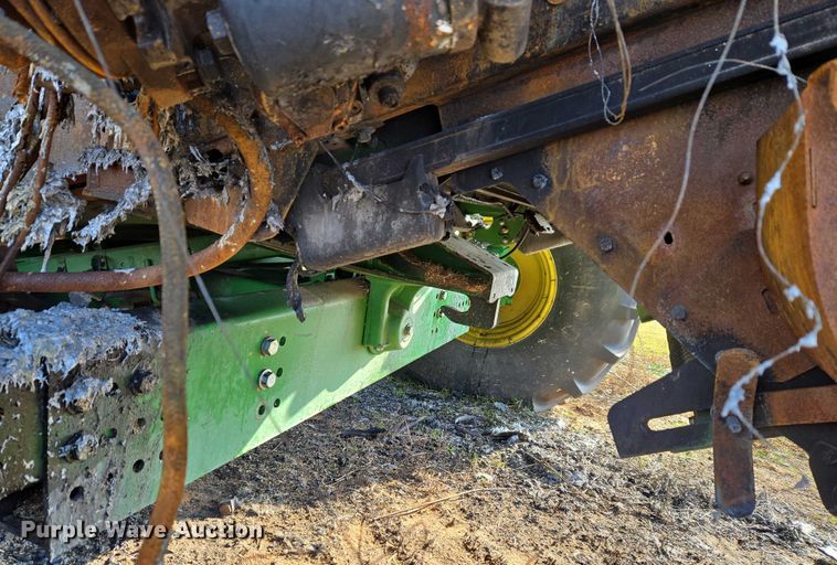 image for item ET5372 2014 John Deere S670 STS combine