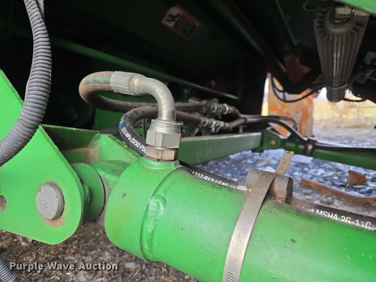 image for item ET5372 2014 John Deere S670 STS combine