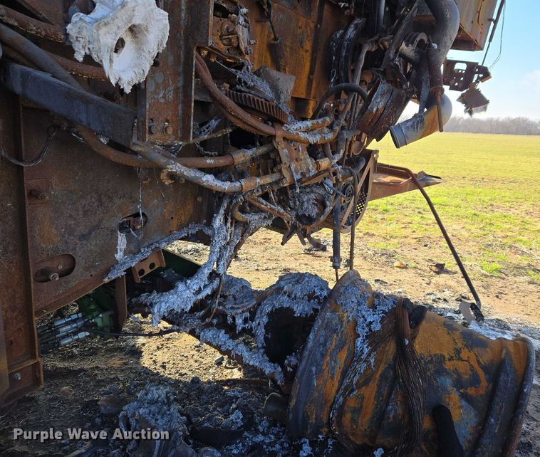 image for item ET5372 2014 John Deere S670 STS combine