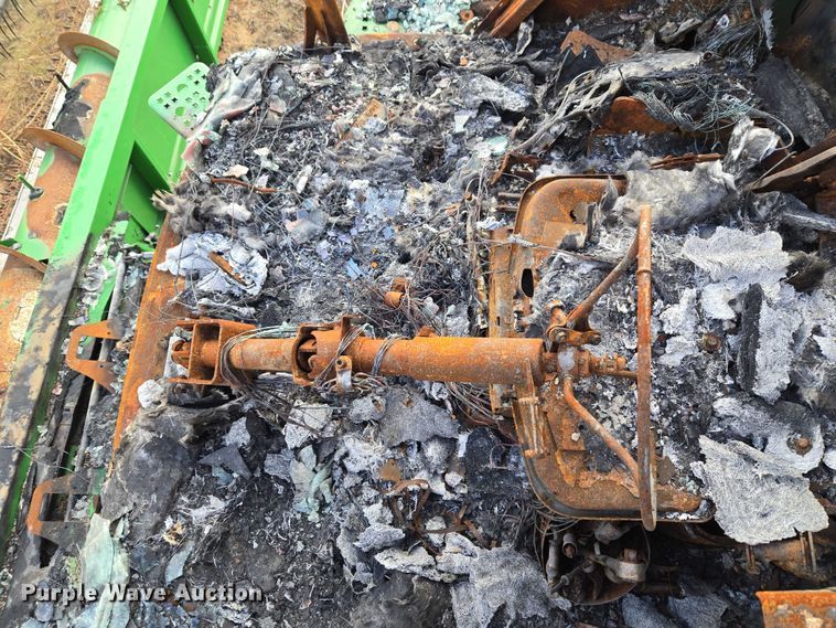 image for item ET5372 2014 John Deere S670 STS combine