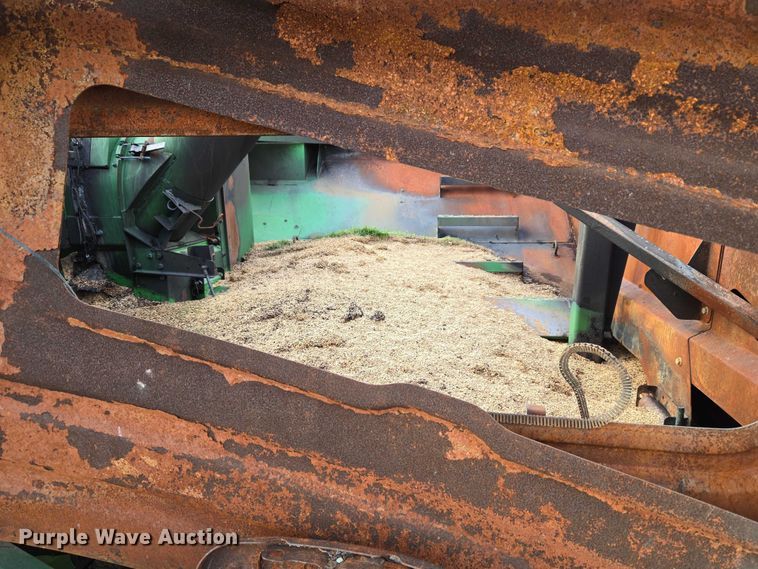 image for item ET5372 2014 John Deere S670 STS combine