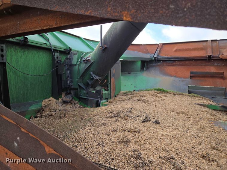 image for item ET5372 2014 John Deere S670 STS combine