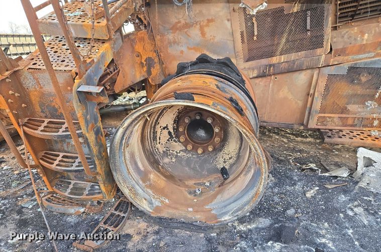 image for item ET5372 2014 John Deere S670 STS combine