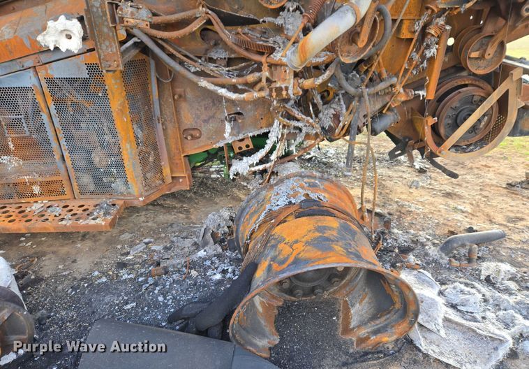 image for item ET5372 2014 John Deere S670 STS combine