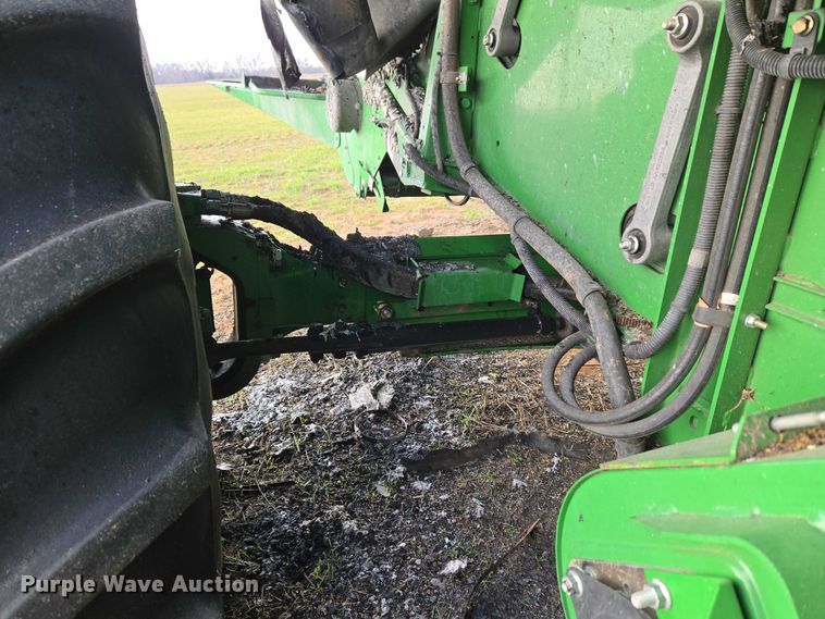 image for item ET5372 2014 John Deere S670 STS combine