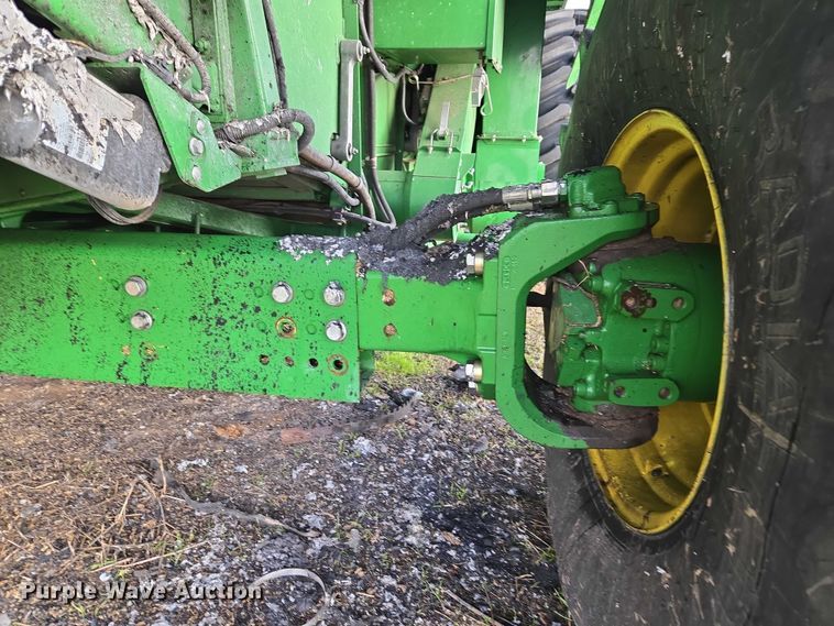 image for item ET5372 2014 John Deere S670 STS combine