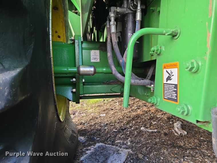 image for item ET5372 2014 John Deere S670 STS combine