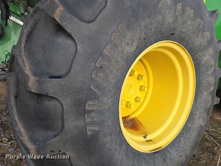 image for item ET5372 2014 John Deere S670 STS combine