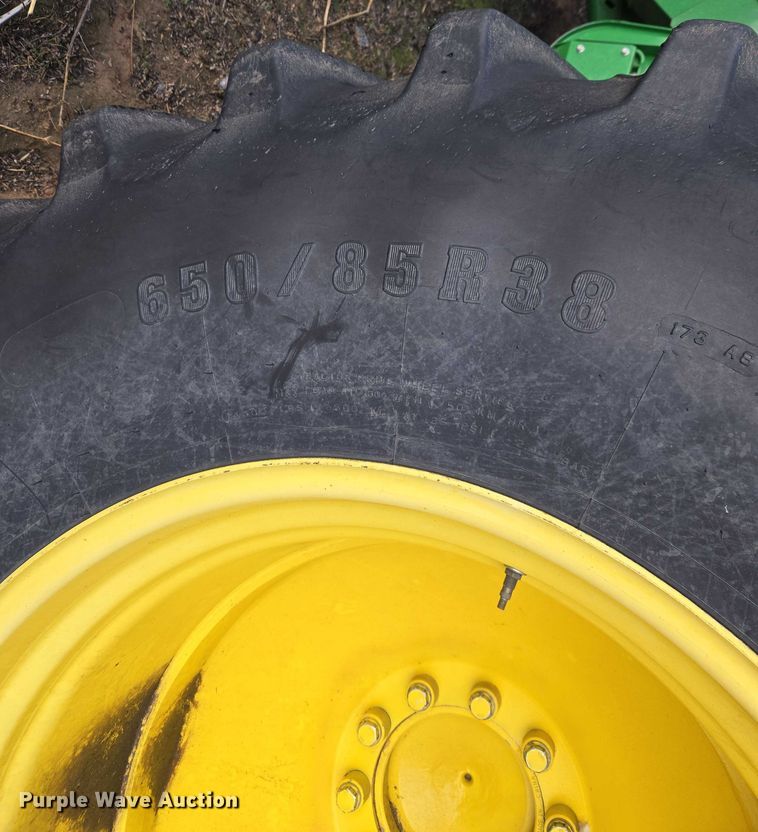 image for item ET5372 2014 John Deere S670 STS combine