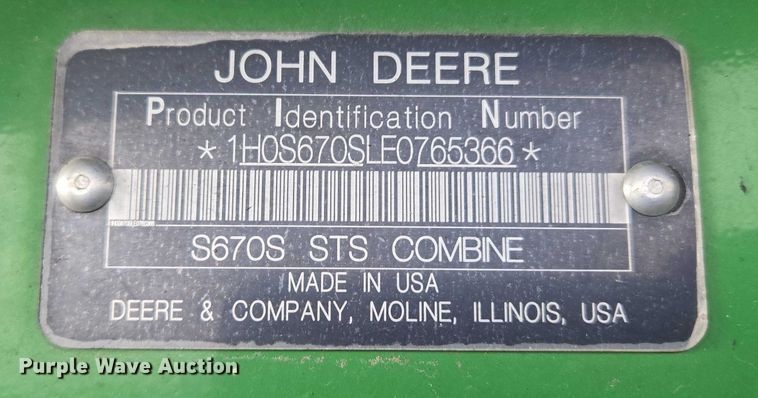image for item ET5372 2014 John Deere S670 STS combine