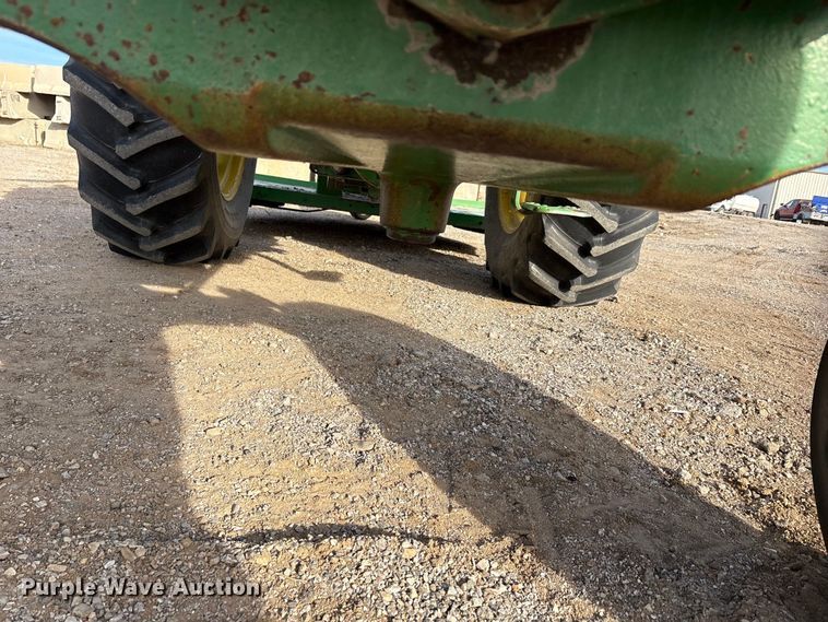 image for item ET5410 1990 John Deere 2355 tractor