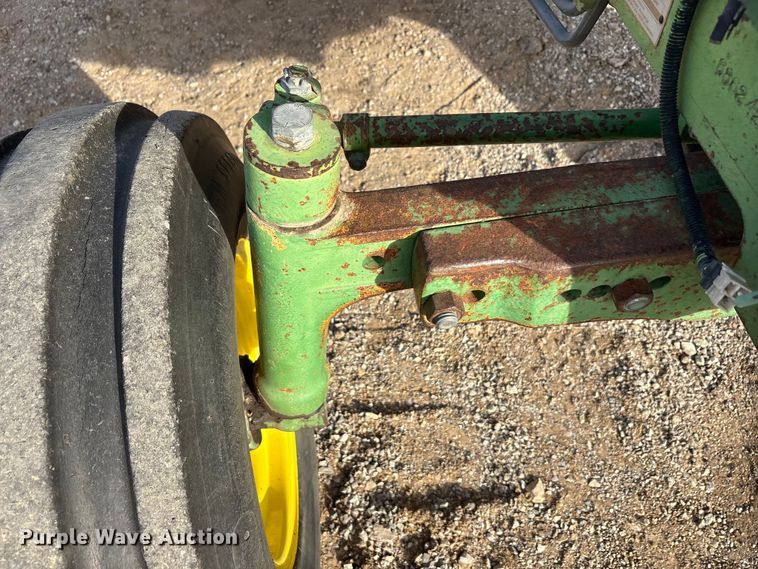 image for item ET5410 1990 John Deere 2355 tractor