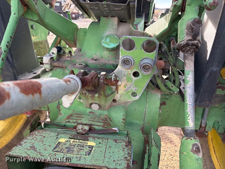 image for item ET5410 1990 John Deere 2355 tractor