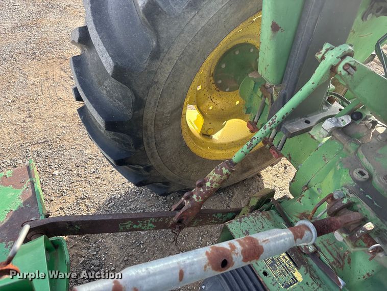image for item ET5410 1990 John Deere 2355 tractor