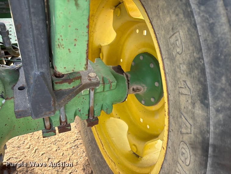 image for item ET5410 1990 John Deere 2355 tractor