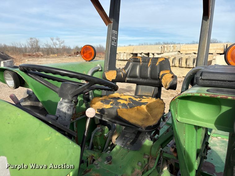 image for item ET5410 1990 John Deere 2355 tractor