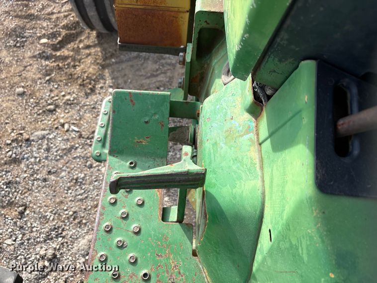 image for item ET5410 1990 John Deere 2355 tractor